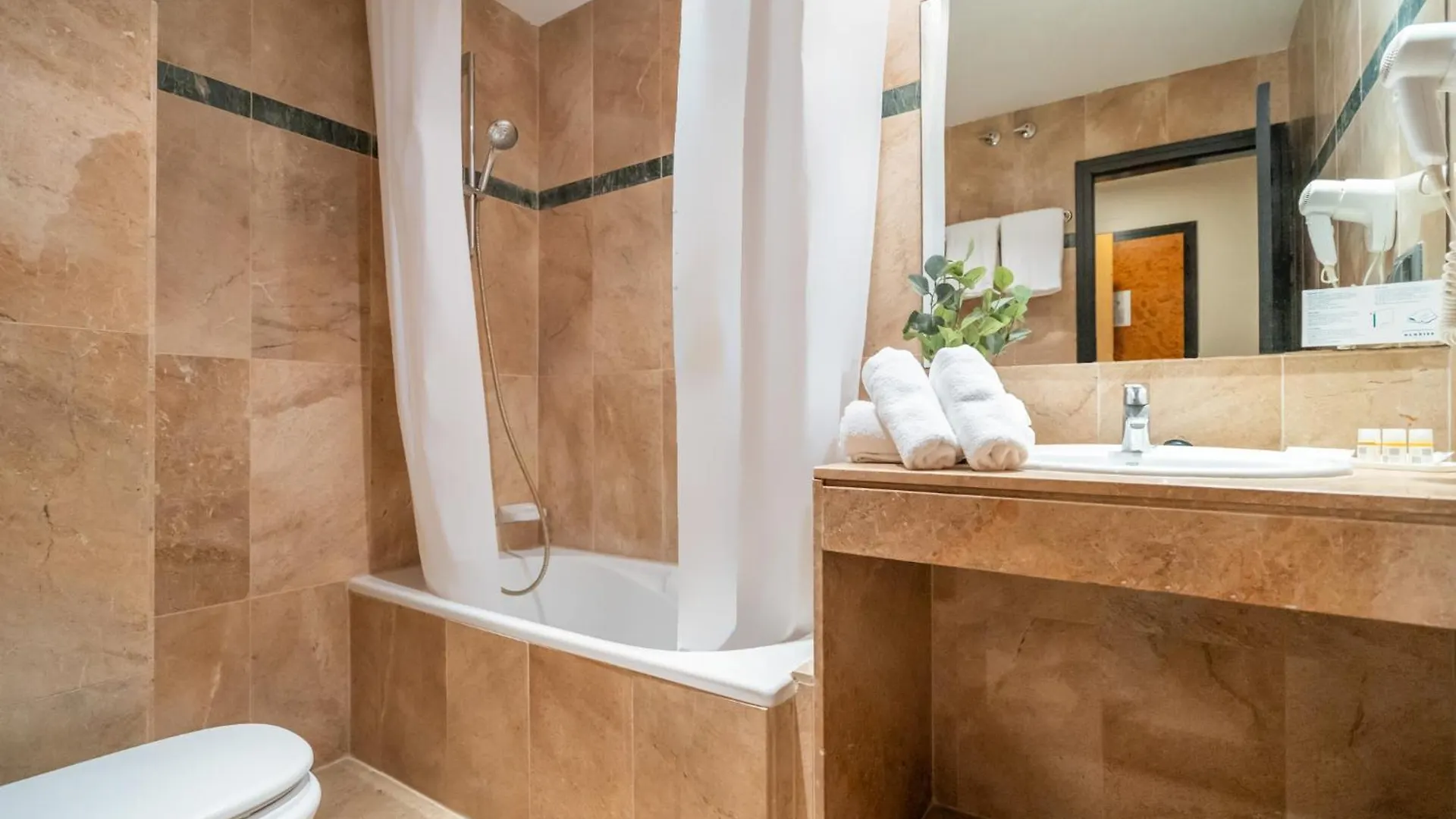 Hotel Glories Barcelona 3*,